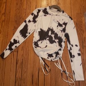 Ribbed rouched long sleeve white with some black spots